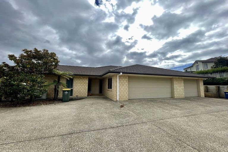 Photo of property in 11 Schopolo Place, Schnapper Rock, Auckland, 0632