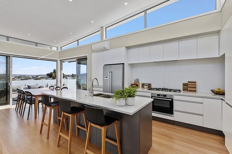 Photo of property in 2/49 Seaview Road, Castor Bay, Auckland, 0620