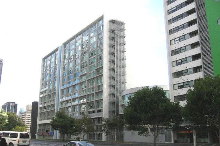 Photo of property in Scene One Apartments, 1302/2 Beach Road, Auckland Central, Auckland, 1010