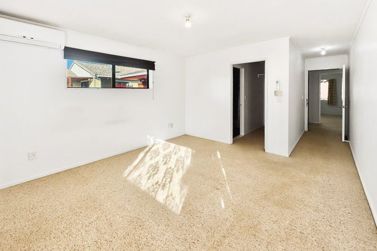Photo of property in 1/81 Aviemore Drive, Highland Park, Auckland, 2010