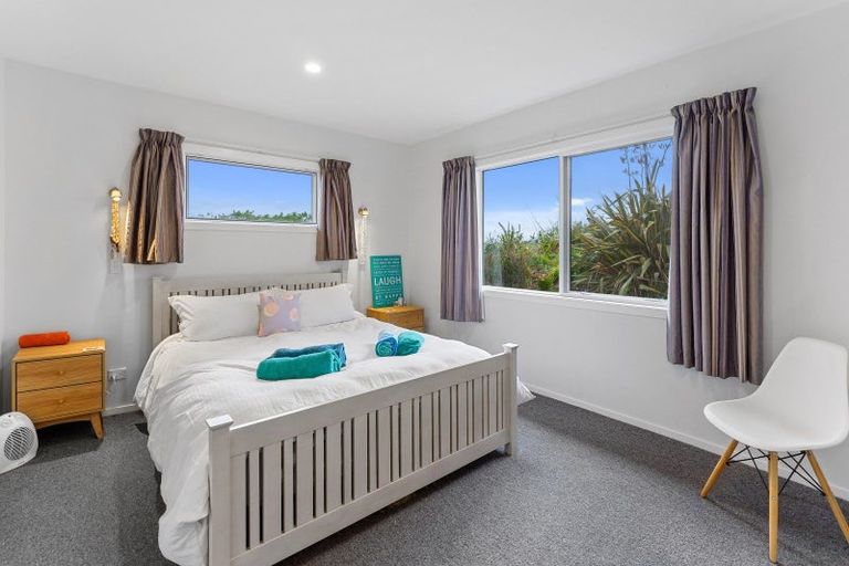 Photo of property in 24 Strathnaver Glen, Waikawa Beach, Levin, 5573