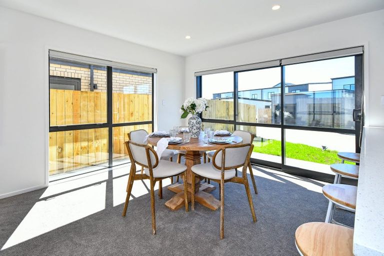 Photo of property in 11 Poutawa Lane, Clarks Beach, 2122