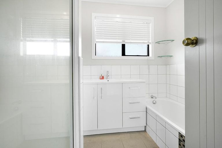 Photo of property in 54 Morrow Avenue, St Andrews, Hamilton, 3200