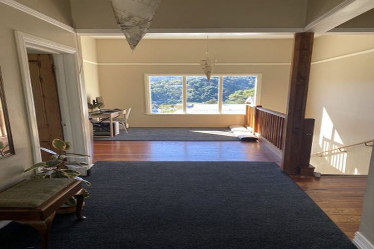 Photo of property in 98 Wadestown Road, Wadestown, Wellington, 6012