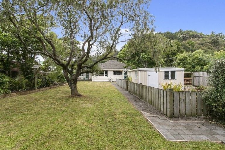 Photo of property in 4 Coast Road, Wainuiomata, Lower Hutt, 5014