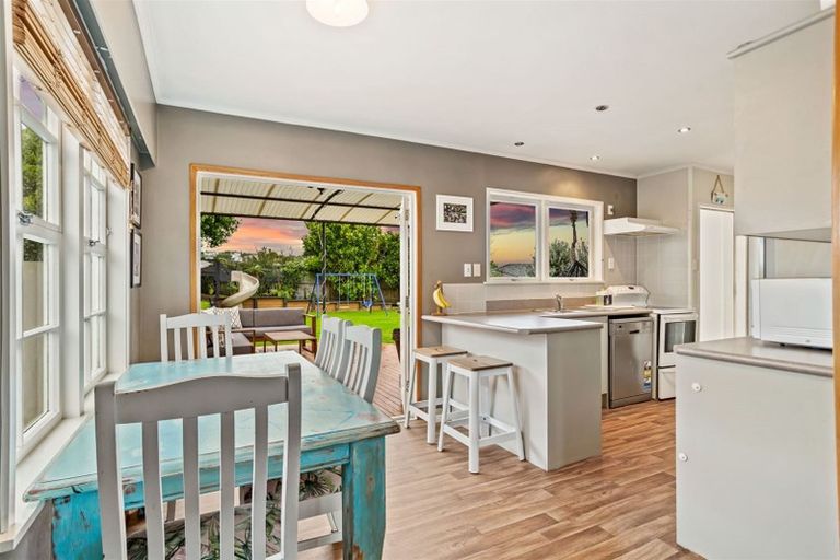 Photo of property in 6 Vina Place, Massey, Auckland, 0614