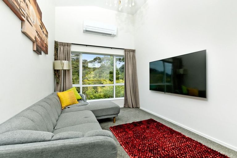 Photo of property in 28 Shah Place, Glen Eden, Auckland, 0602