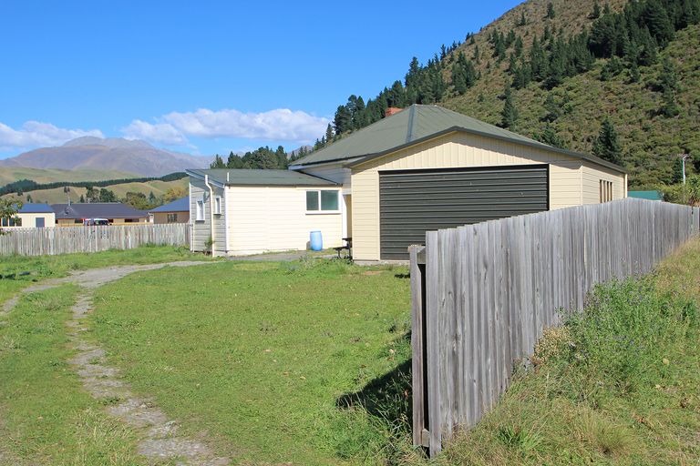 Photo of property in 5 Ranfurly Street, Kurow, 9435