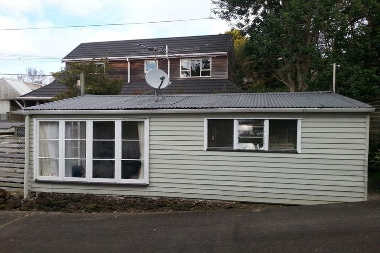 Photo of property in 2/30 Cresta Avenue, Beach Haven, Auckland, 0626