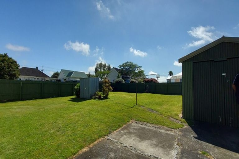 Photo of property in 24 Railway Street, Eltham, 4322