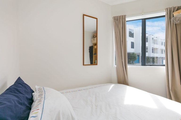 Photo of property in 28 Lawson Place, Mount Victoria, Wellington, 6011