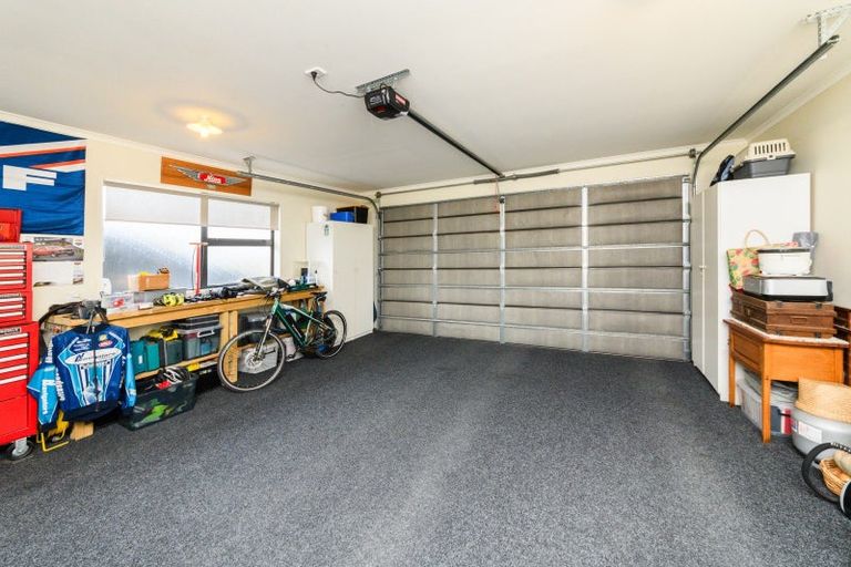 Photo of property in 4a Silkwood Place, Fitzherbert, Palmerston North, 4410