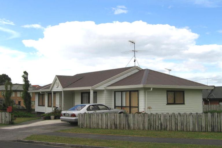 Photo of property in 2 Lanier Place, Glendene, Auckland, 0602