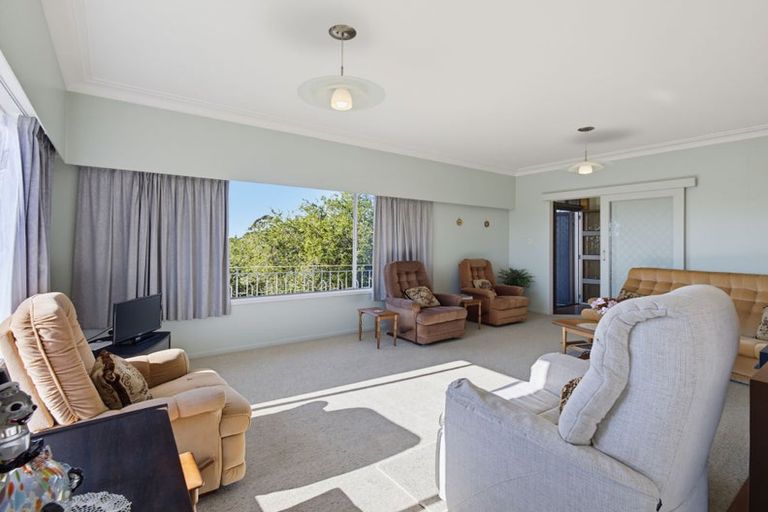 Photo of property in 5 Conifer Lane, Mangere Bridge, Auckland, 2022