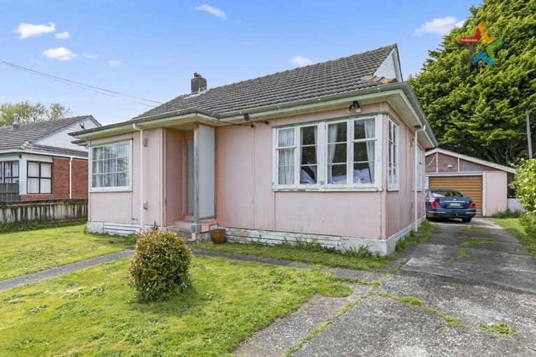 Photo of property in 17 Gibson Crescent, Naenae, Lower Hutt, 5011