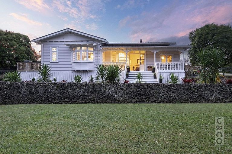 Photo of property in 30-32 Great North Road, Riverhead, 0820