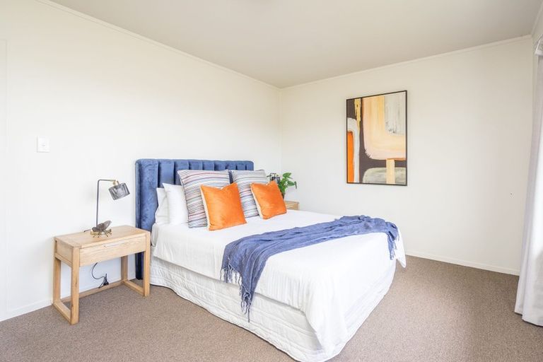 Photo of property in 2/218 East Coast Road, Forrest Hill, Auckland, 0620