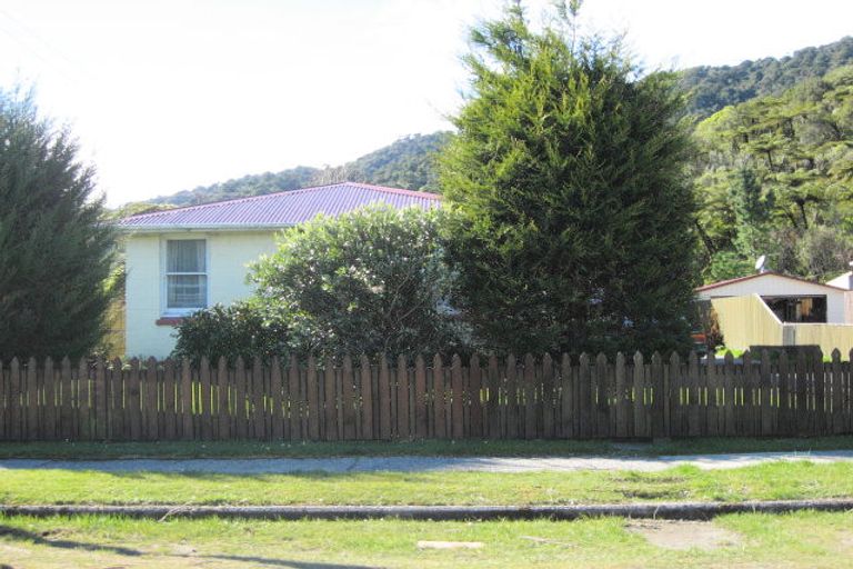 Photo of property in 25 Wickes Street, Cobden, Greymouth, 7802