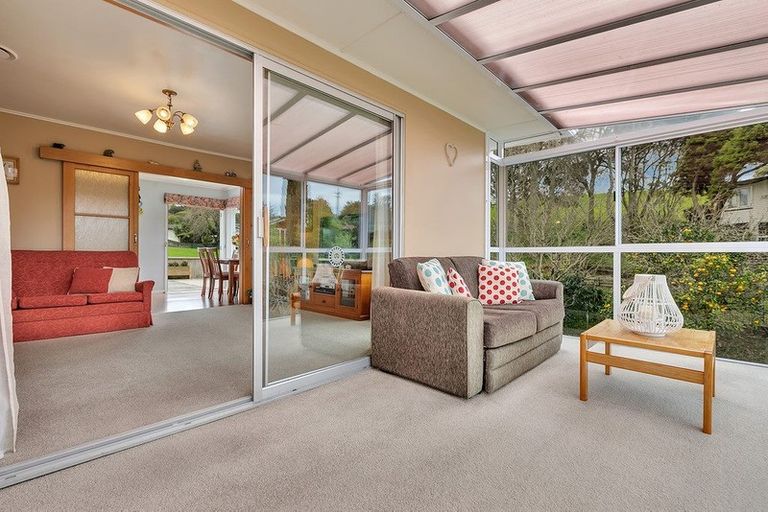 Photo of property in 21 Battle Place, Glenfield, Auckland, 0629
