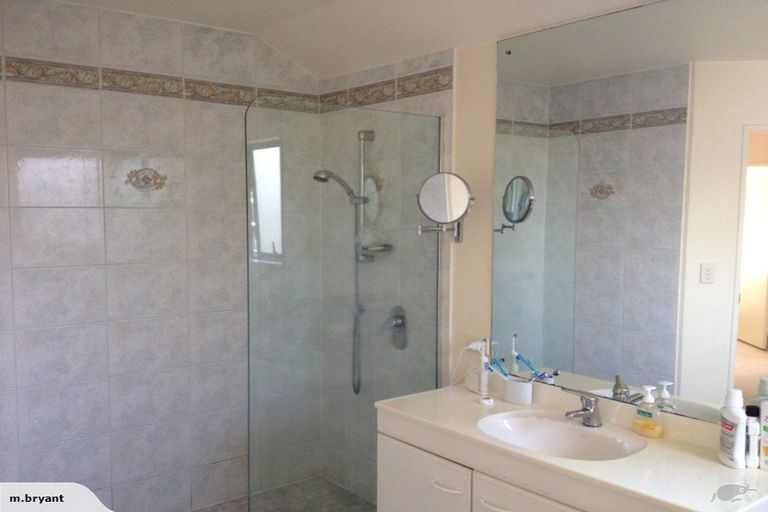 Photo of property in 2/71 Sunnynook Road, Forrest Hill, Auckland, 0620