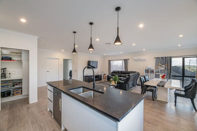 Photo of property in 24 Eric Gifford Drive, Ranui, Auckland, 0612