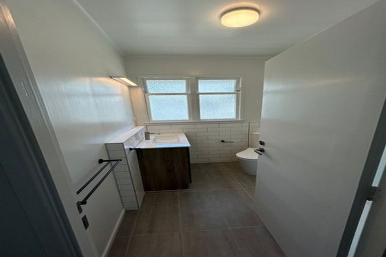 Photo of property in 17 Tui Glen Road, Birkenhead, Auckland, 0626