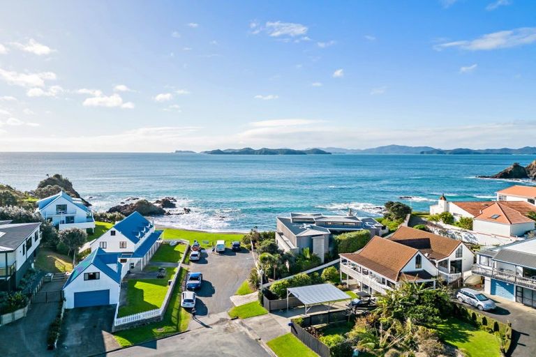 Photo of property in 21 Du Fresne Place, Russell, 0202