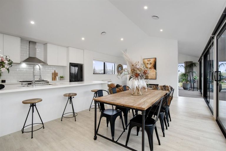 Photo of property in 7 Kinross Lane, Jacks Point, Queenstown, 9371