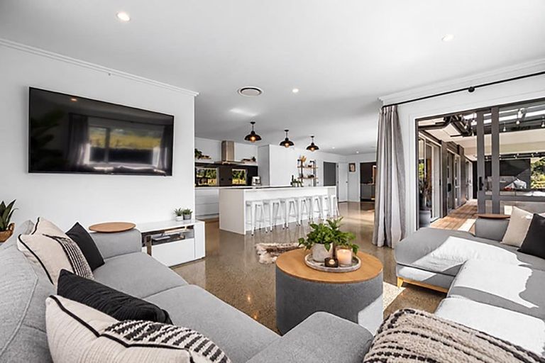 Photo of property in 583 State Highway 16, Kumeu, 0891