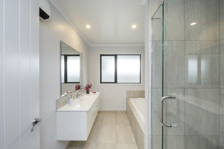 Photo of property in 5 Grand Oaks Drive, Awapuni, Palmerston North, 4412