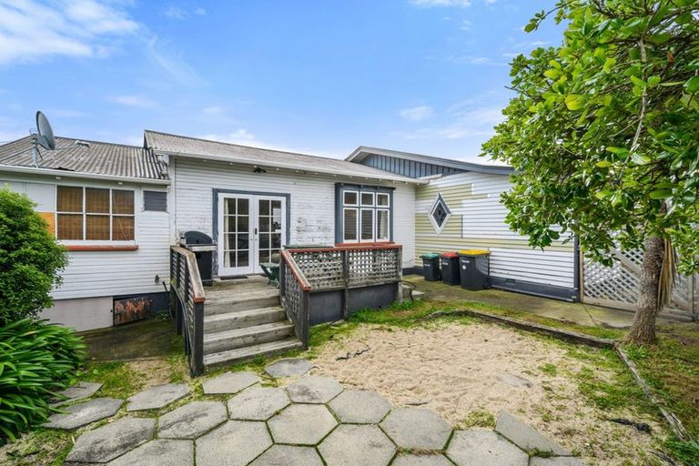 Photo of property in 181 Bowhill Road, New Brighton, Christchurch, 8083