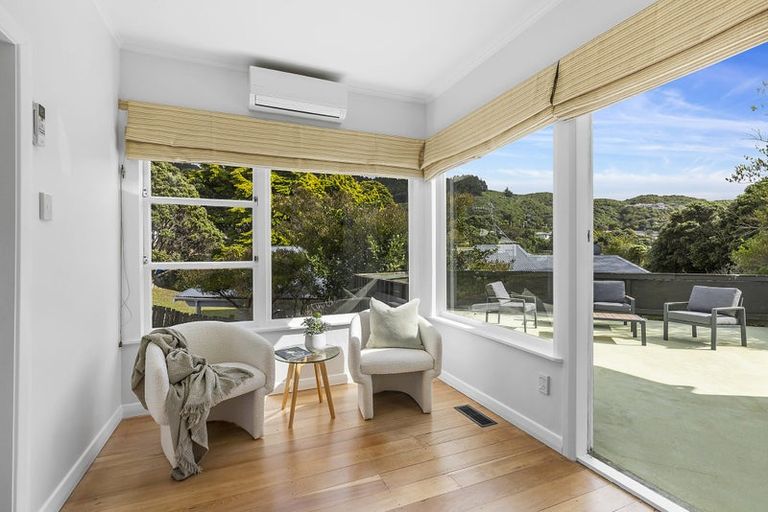 Photo of property in 18 Hampton Hill Road, Tawa, Wellington, 5028