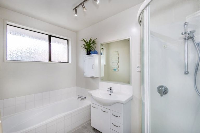 Photo of property in 5 Kruse Place, Redwood, Christchurch, 8051