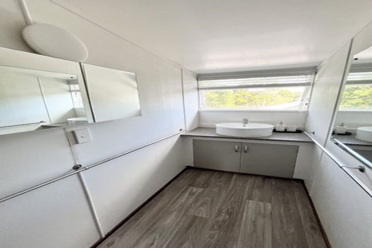 Photo of property in 36 Rangatira Road, Birkenhead, Auckland, 0626