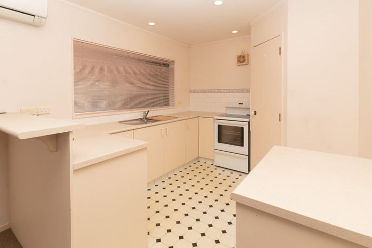 Photo of property in 1/13 Goldfinch Rise, Unsworth Heights, Auckland, 0632
