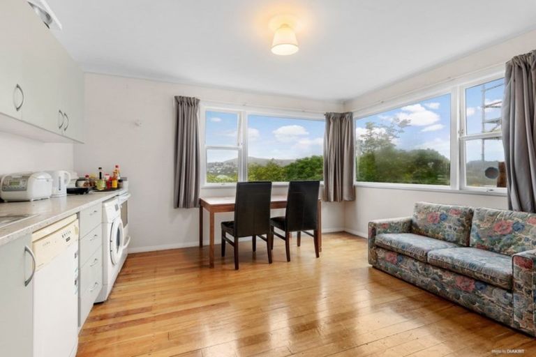 Photo of property in 33 Pembroke Road, Northland, Wellington, 6012