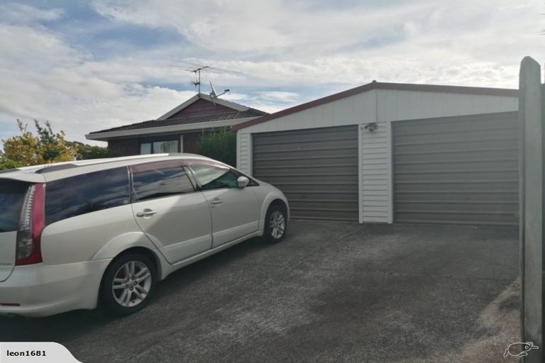 Photo of property in 4 Garcia Place, West Harbour, Auckland, 0618