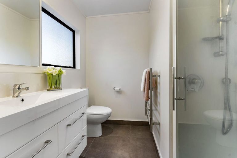 Photo of property in 1/6 Honeysuckle Lane, Mairangi Bay, Auckland, 0630