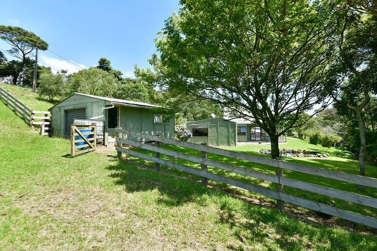 Photo of property in 379 Kiwitahi Road, Helensville, 0875