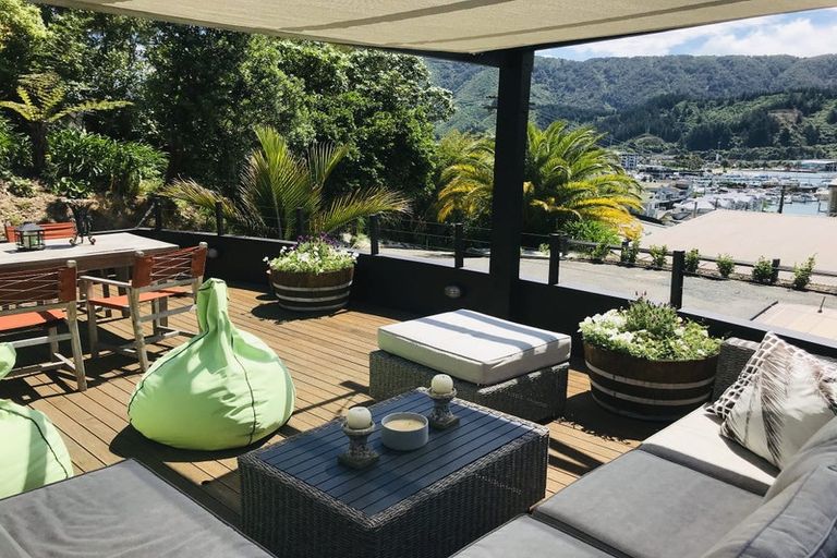 Photo of property in 8 Rutland Street, Picton, 7220