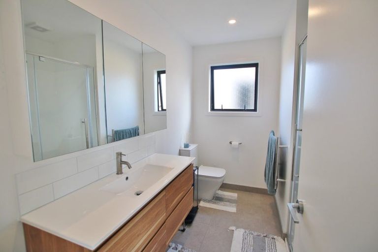 Photo of property in 14 Otaimako Place, Mangere, Auckland, 2022