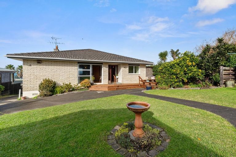 Photo of property in 98 Hebron Road, Waiake, Auckland, 0630