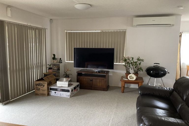 Photo of property in 1/77 Aberfeldy Avenue, Highland Park, Auckland, 2010