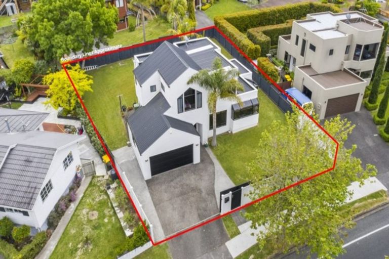 Photo of property in 63 Marina View Drive, West Harbour, Auckland, 0618