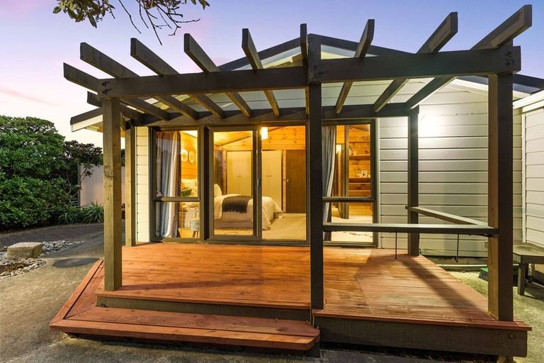 Photo of property in 10 Jane Street, Waikanae Beach, Waikanae, 5036