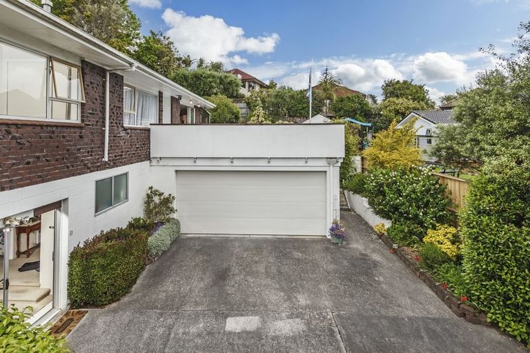 Photo of property in 2/4 Celina Place, Browns Bay, Auckland, 0630