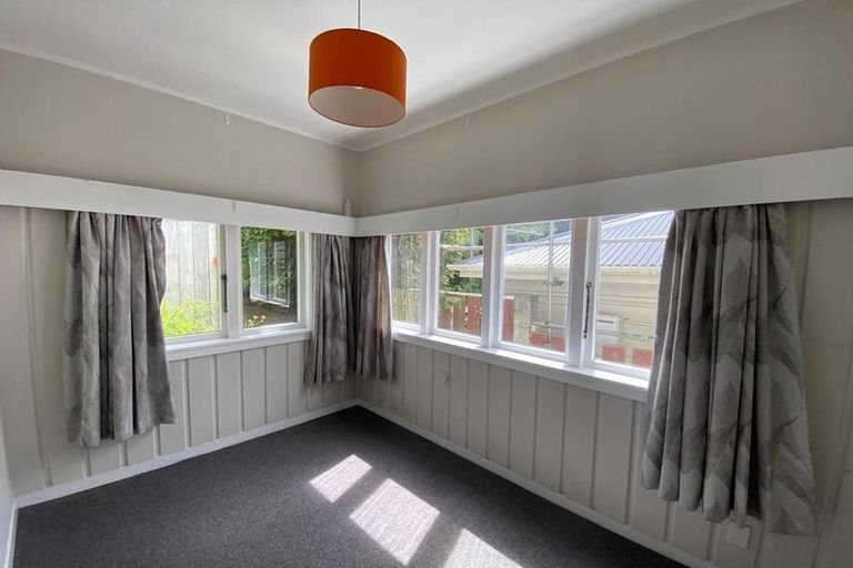 Photo of property in 62 Kelburn Parade, Kelburn, Wellington, 6012