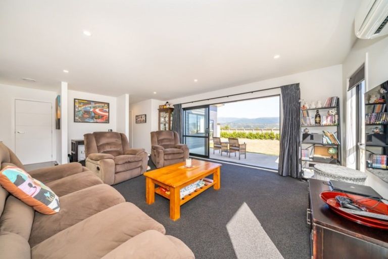 Photo of property in 100 Riverstone Drive, Riverstone Terraces, Upper Hutt, 5018