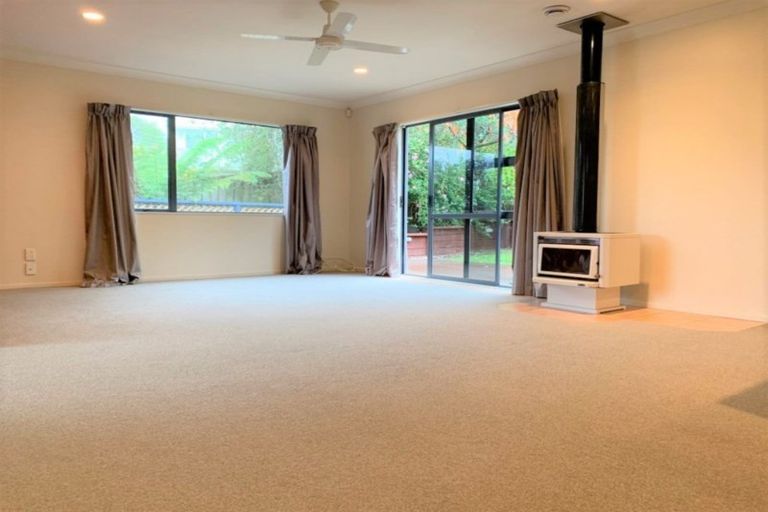 Photo of property in 13b Crystal Avenue, Glendene, Auckland, 0602