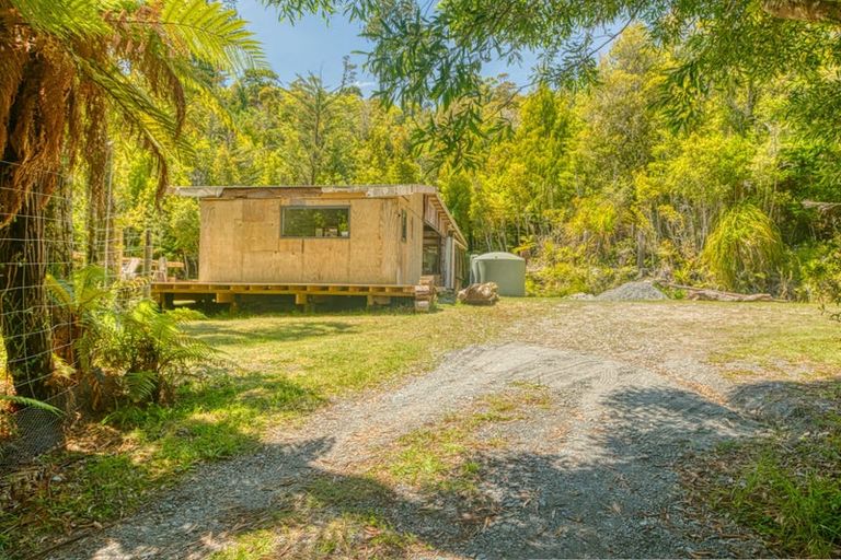 Photo of property in 215 Clifton Road, Kaiata, Greymouth, 7805